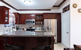 Lovely 2-Bed Apartment In The New Kingston Area